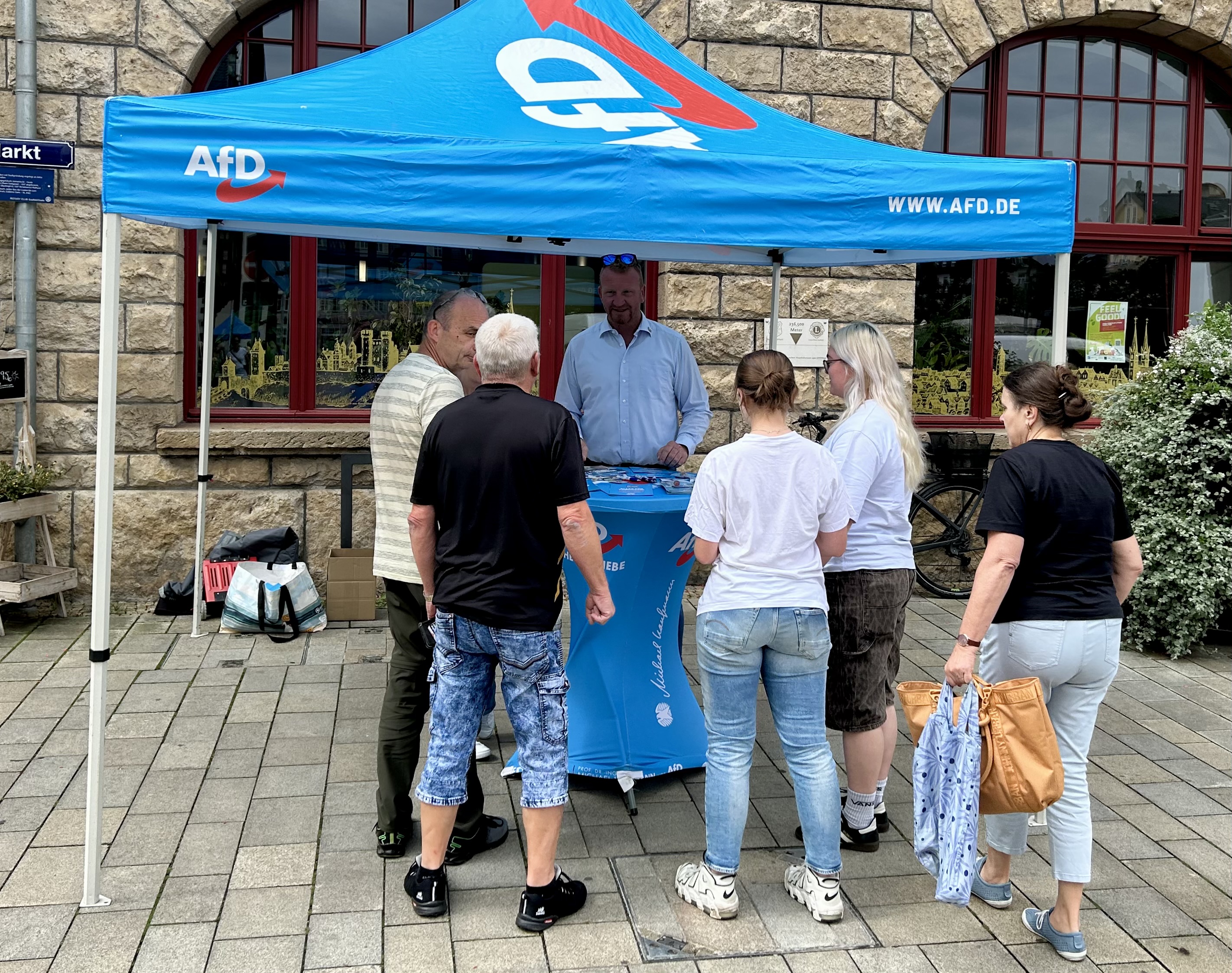 Bild Infostand Denis Häußer